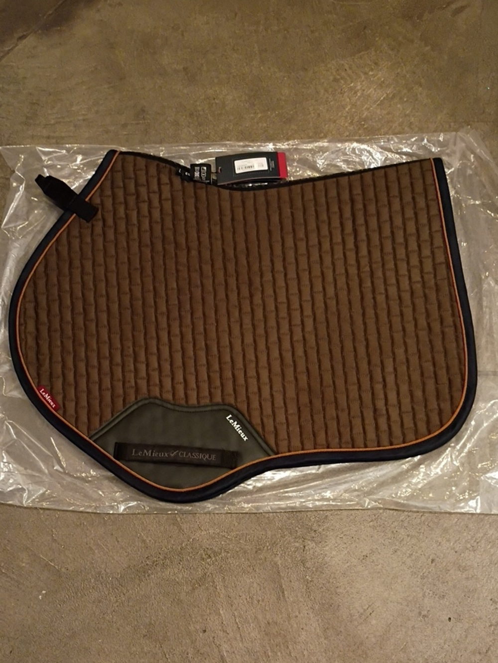 LeMieux Suede Close Contact Saddle Pad - Picture 5 of 10